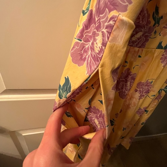 BNWOT torrid size 2 mini tie front yellow floral dress. Has pockets! - Picture 3 of 3